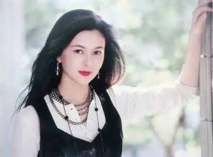 最新爆料四个女明星图片,四大女神同框，神秘事件背后真相揭晓